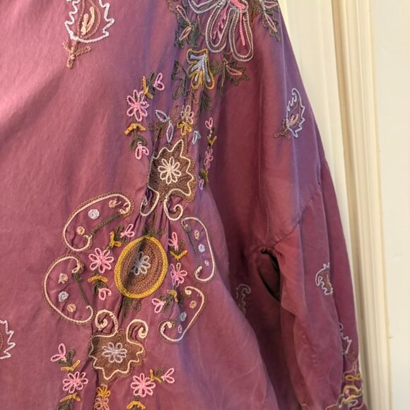 Magnolia Pearl Embroidered Belinay Kimono, Covet OS - Picture 9 of 15